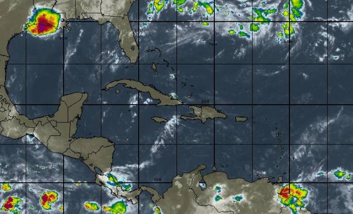 ‘Arde’ el sol en Cancún