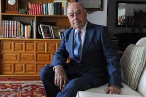 Luis Valenciano, al servicio de la salud