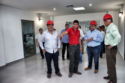 Supervisa Beto Borge nuevo hospital comunitario de Isla Mujeres