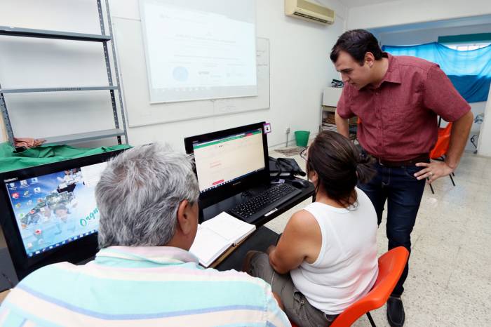 Capacitan a emprendedores para acceder a recursos federales