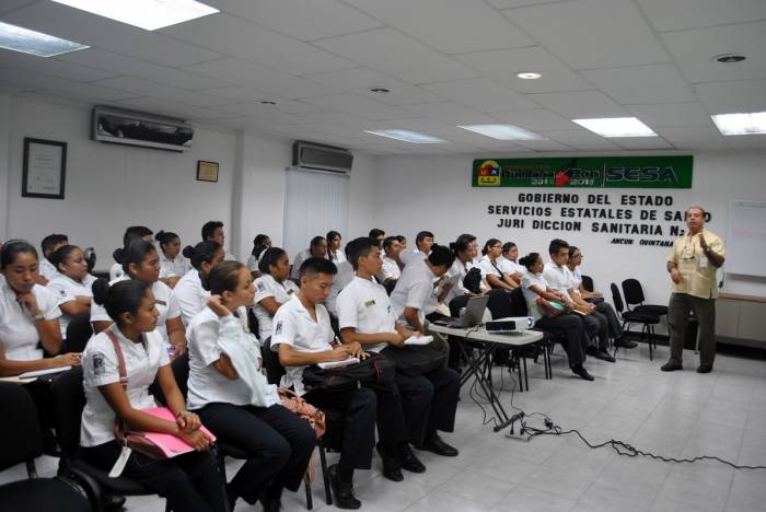 Pasantes de enfermería reciben curso de inducción