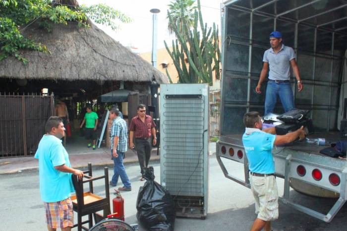 Desalojan restaurante esloveno del centro de Playa del Carmen