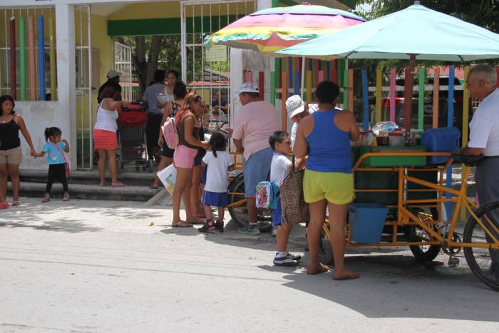 ‘Barren’ con los ambulantes en las escuelas