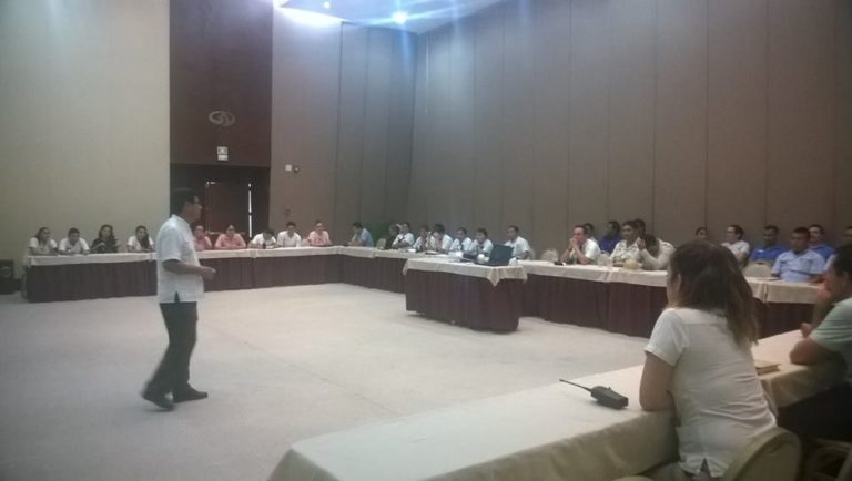 Capacitan a personal de hotelería en Cultura de Huracanes