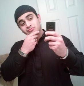 Foto sin fecha de Omar Mateen, que según las autoridades, perpetró una matanza de decenas de personas en el club nocturno gay Pulse en Orlando Florida, el domingo 12 de junio de 2016. El atacante, de 29 años, armado con un fusil de asalto y una pistola, abrió fuego en el interior del lugar que estaba lleno y fue abatido en el lugar tras enfrentarse a tiros con agentes de la unidad de elite SWAT, según la policía. (MySpace vía AP)