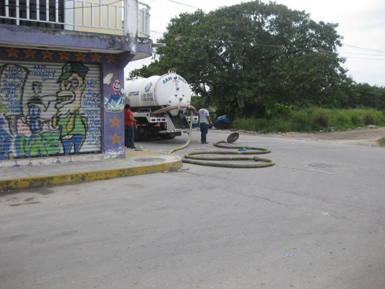Reincide: San-Mex vierte aguas negras en colonia Nicté Ha