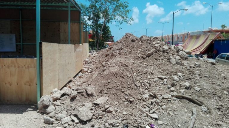 Comparten sanitarios alumnos de Villas del Sol con albañiles y trabajadores de feria