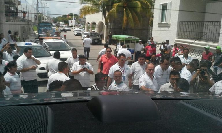 No era UBER el conductor agredido por taxistas en Playa del Carmen