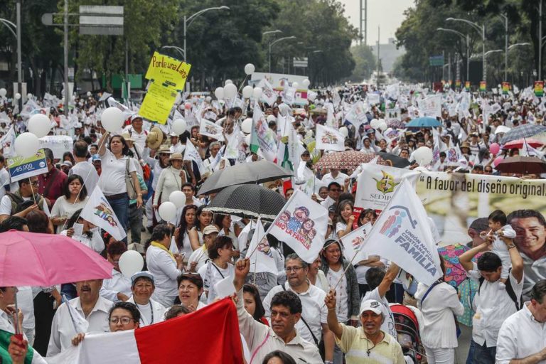 Pide Arquidiócesis diálogo con EPN por defensa de la familia
