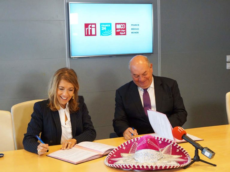Firma sistema Público de Radiodifusión de México convenio en Francia