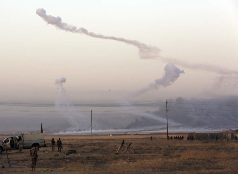 Las fuerzas kurdas lanzan una amplia ofensiva al norte y este de Mosul