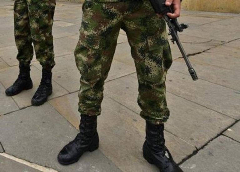 Estalla un avión en Colombia