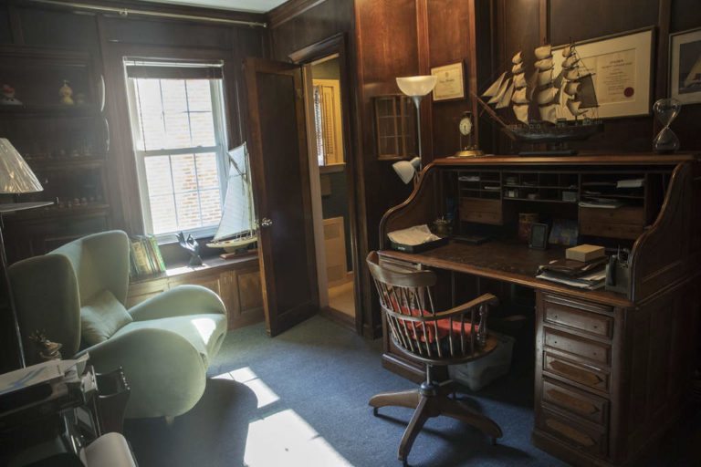 Subastan la casa donde Trump pasó su infancia