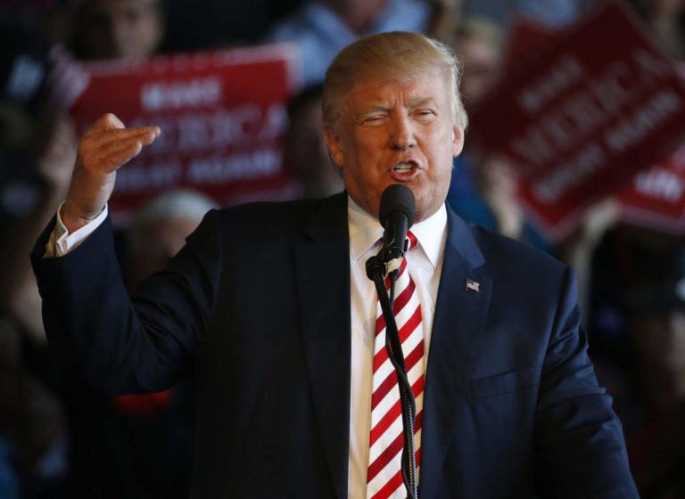 Invita Trump al hermano de Obama al debate con Clinton