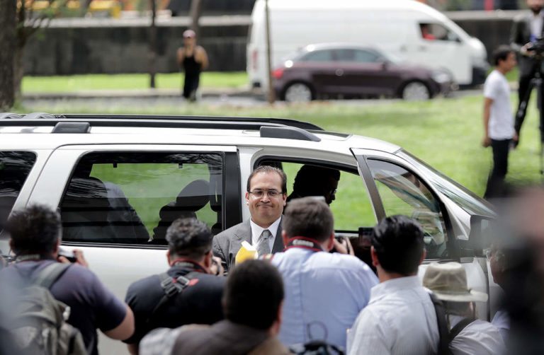 Vendió Duarte casa en EU a su tío ¡en 10 dólares!