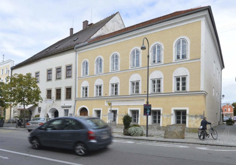Austria derribará la casa natal de Adolf Hitler