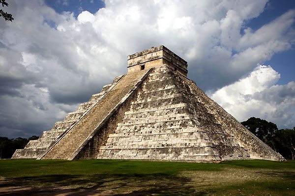 Resaltan creaciones de los mayas