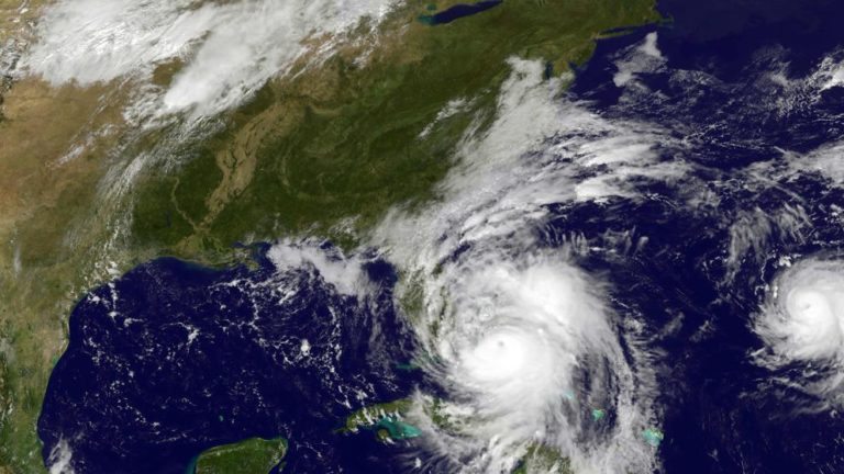 huracán Matthew podría impactar dos veces Florida