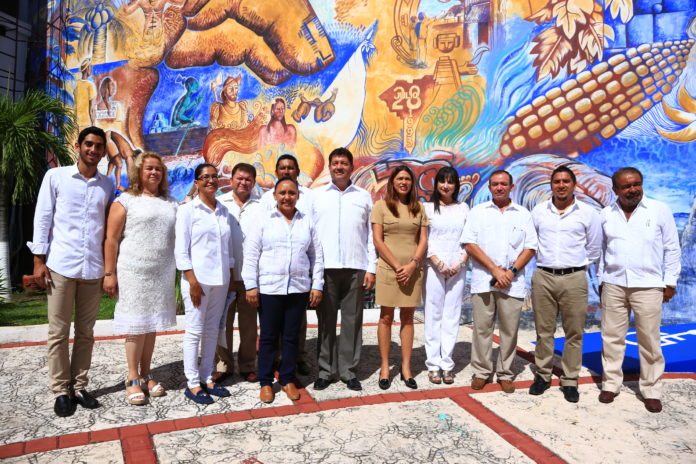 Presenta Cristina Torres a su gabinete