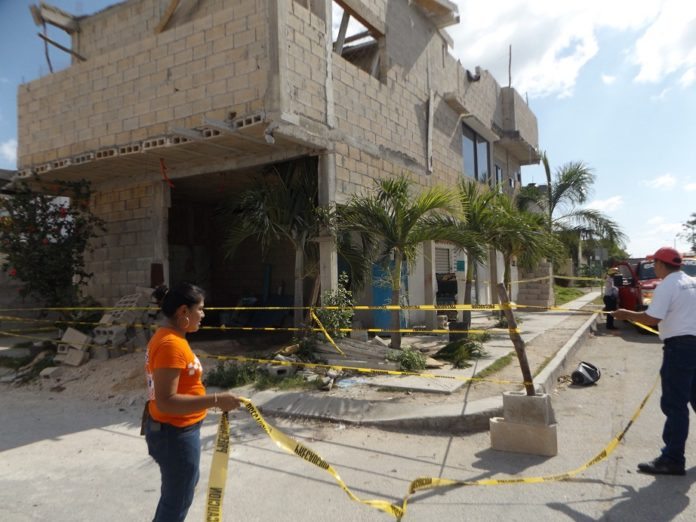Clausuran obra que colapsó lesionando a cuatro albañiles