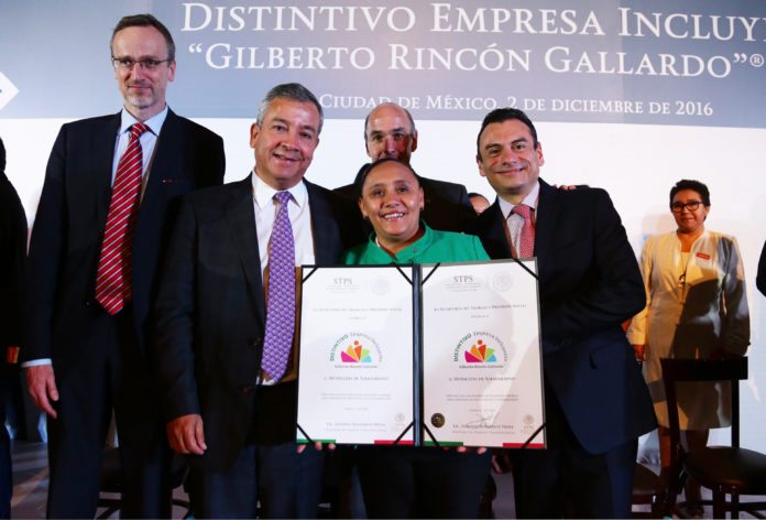 CONDECORA GOBIERNO FEDERAL A SOLIDARIDAD COMO MUNICIPIO INCLUYENTE