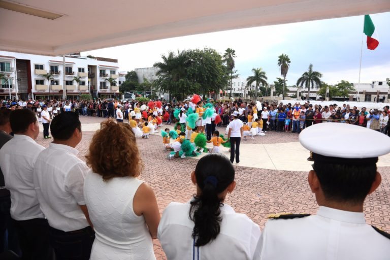 PARTICIPAN 3600 PERSONAS EN DESFILE CÍVICO-DEPORTIVO