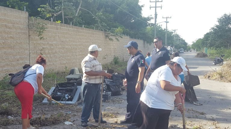 Vecinos y policias se unen para recuperar espacios públicos