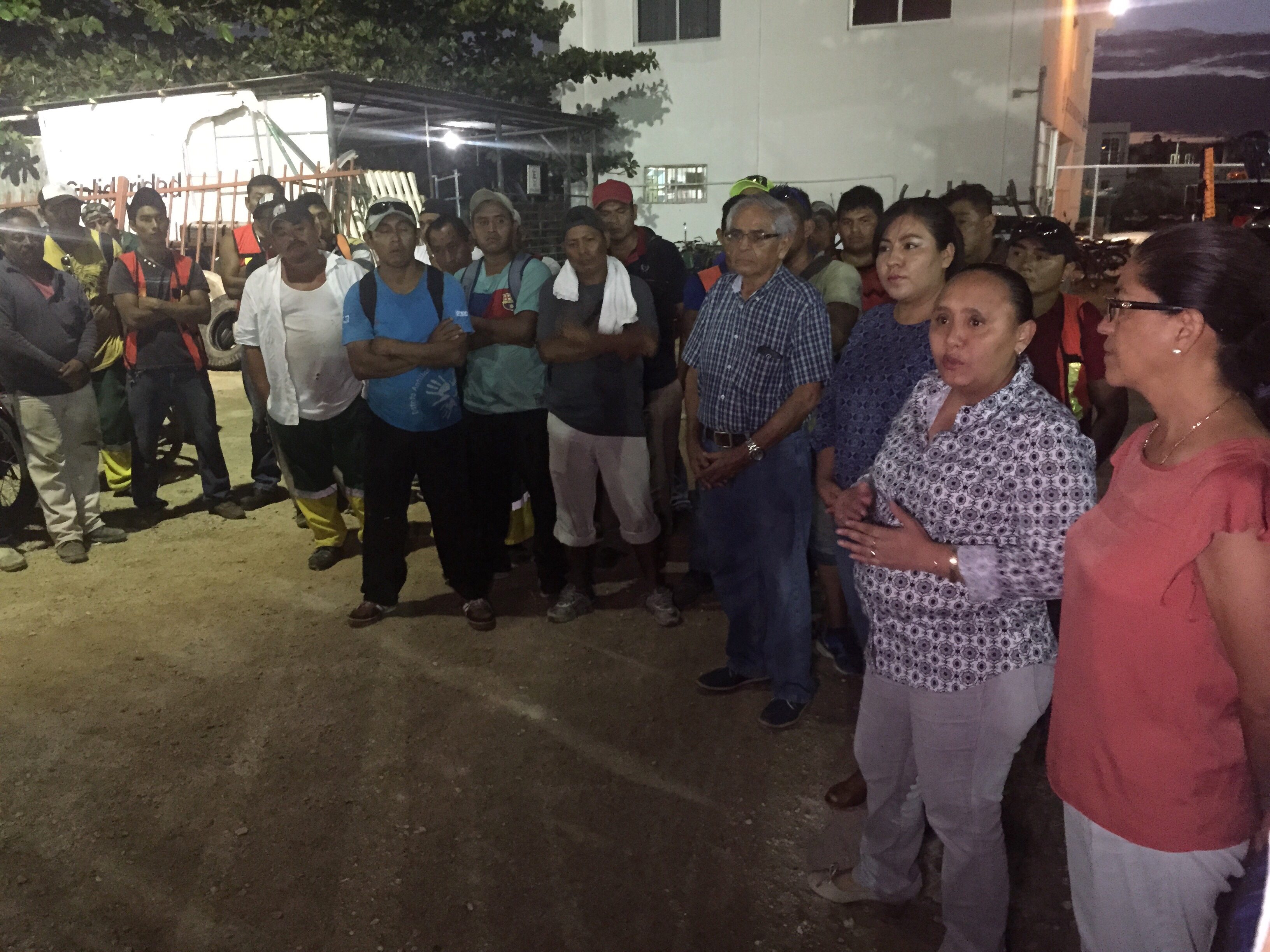 ATIENDE CRISTINA TORRES PETICIONES DE TRABAJADORES  RECOLECTORES DE BASURA