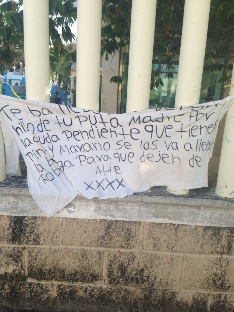 ¡Asústame Panteón! Pandilleros cuelgan “narcomanta”