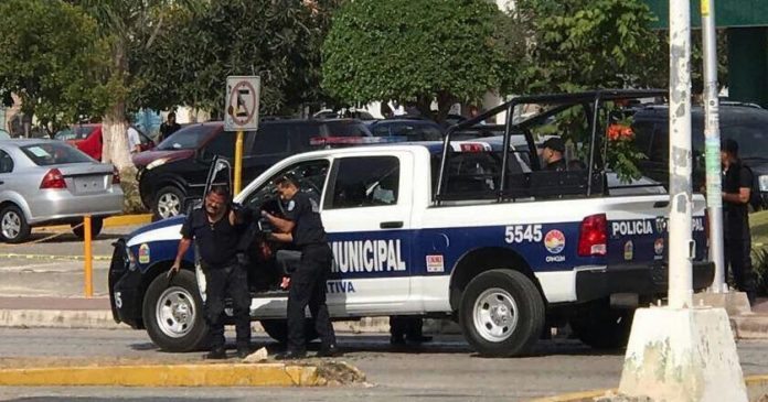 policías de Cancún