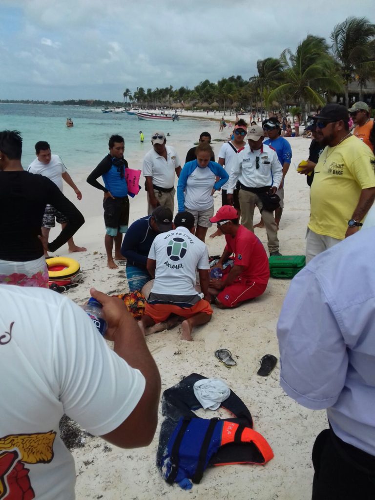 Muere turista que practicaba nado con tortugas en Akumal