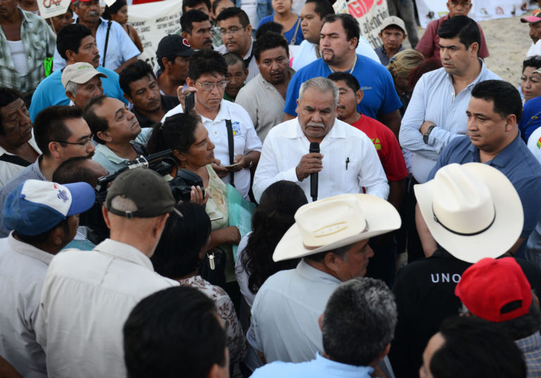 hombres y mujeres campesinos