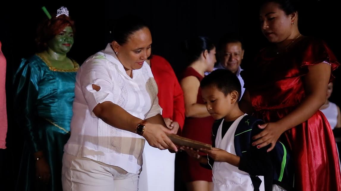 Cristina acude a graduación de niños y niñas del CAM