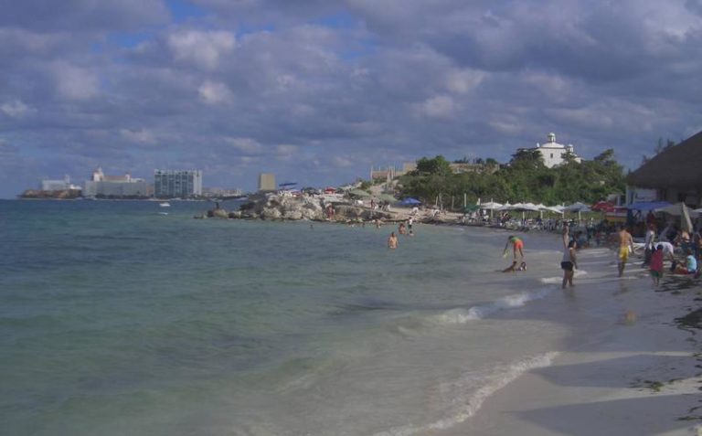 Cielo nublado y lloviznas en Quintana Roo