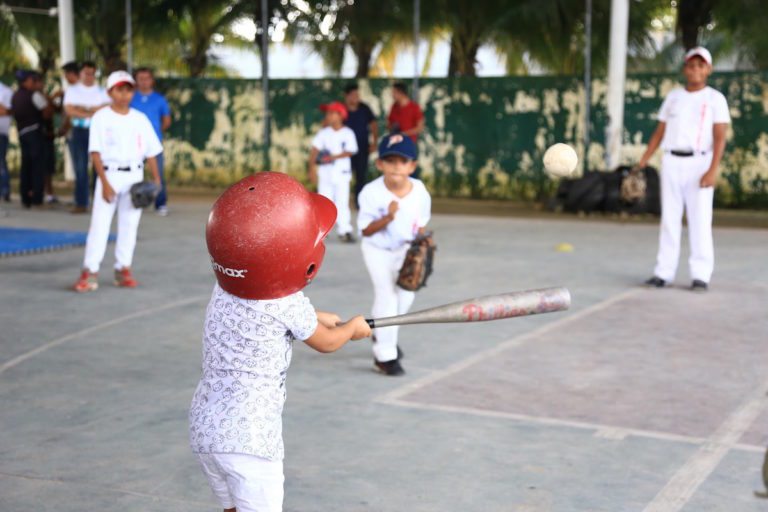 Más de 850 niños y jóvenes regresan a Escuelas Deportivas