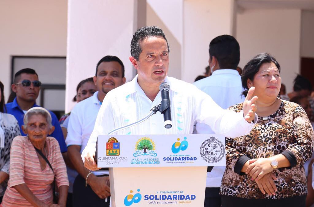 Carlos Joaquín asiste a la entrega de equipamiento al Ayuntamiento de Solidaridad