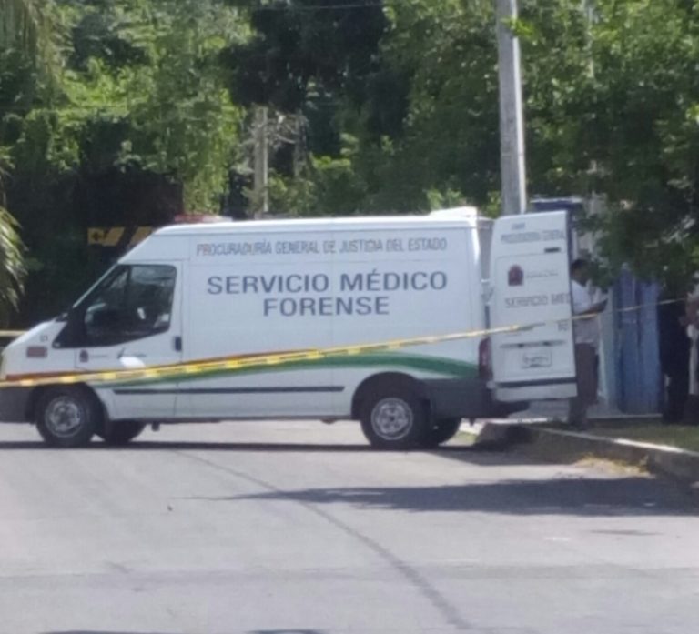 Hallan a velador sin vida debajo de chatarra automotriz