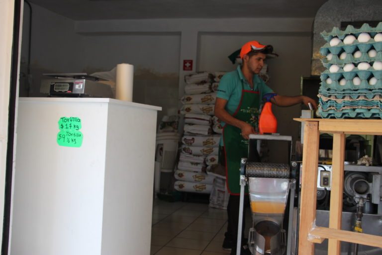 Piden a Cofepris un diálogo con tortilleros y abarroteros