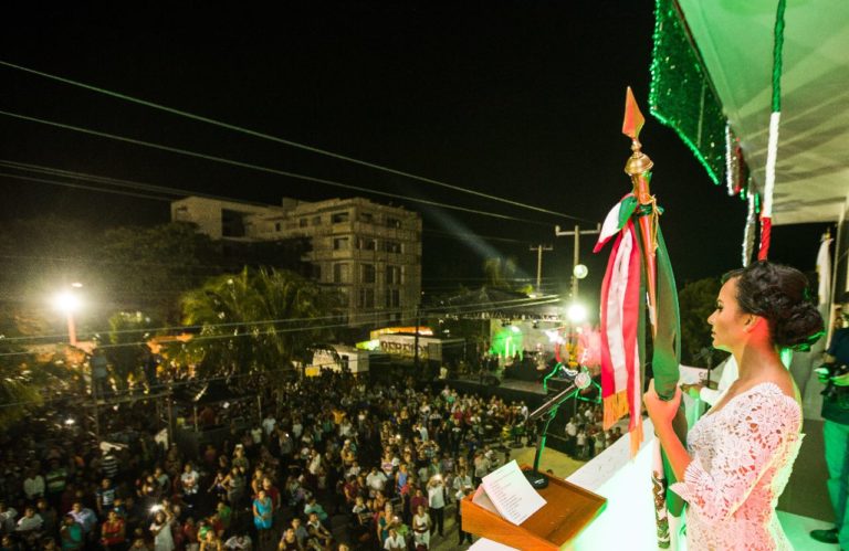 Puerto Morelos vive un histórico Grito de Independencia con Laura Fernández