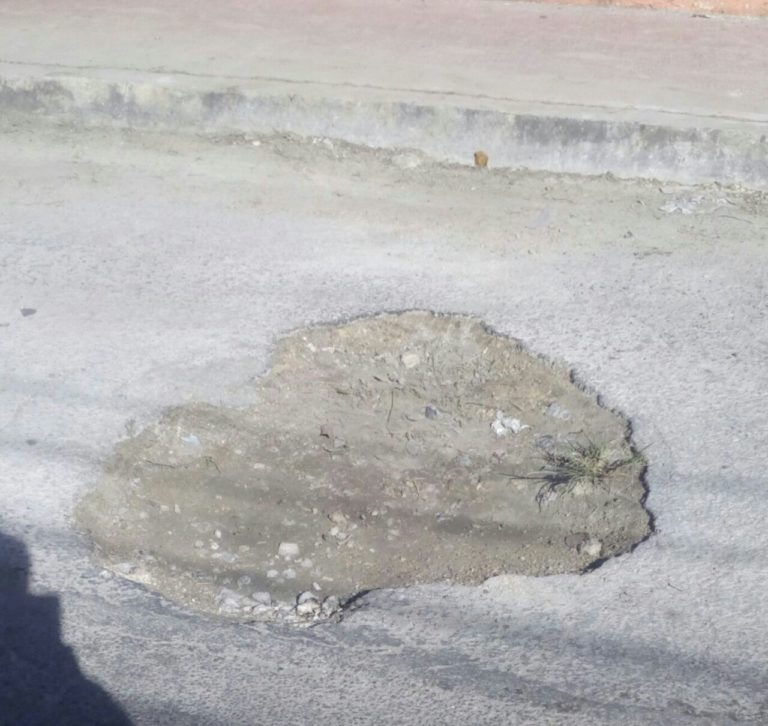 Baches desquician a capitalinos