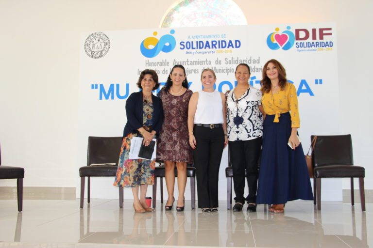 Reconocen a figuras femeninas de gran trayectoria en el panel “Mujer y Política”