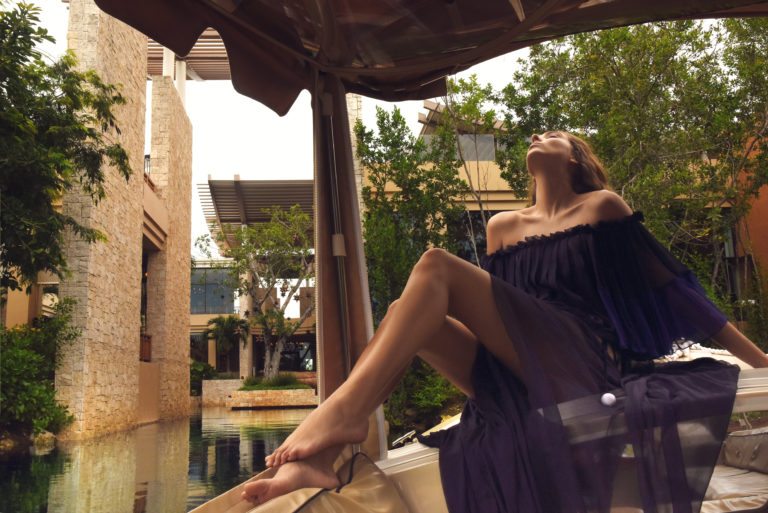 Kris Goyri diseña su “Capsule Collection” inspirada en Mayakoba Resort