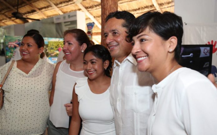 Chetumal.- Carlos Joaquín afirmó que en esta administración 29 mil 913 buscadores de empleo fueron atendidos a través de ferias y jornadas de empleo.