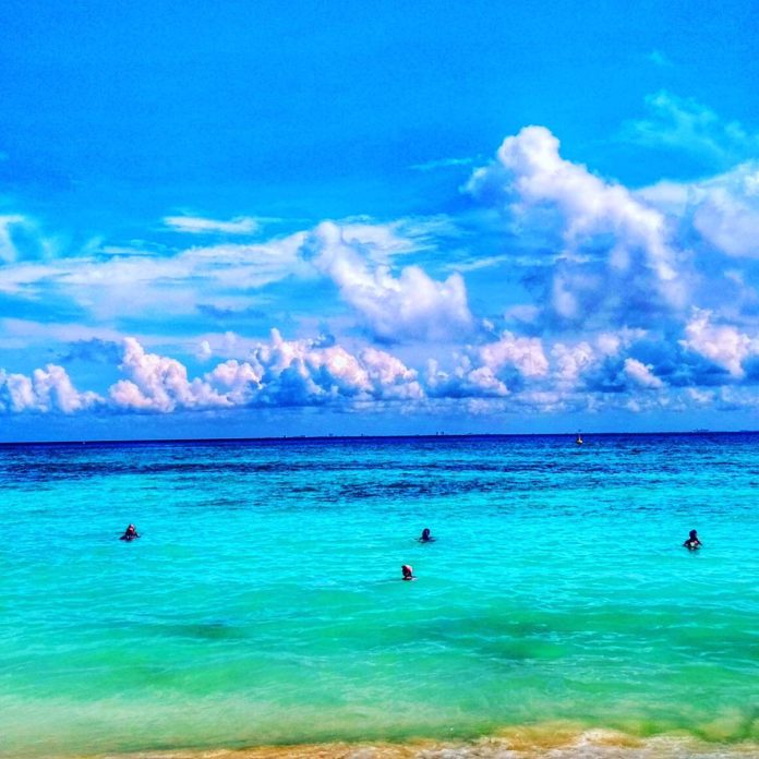 Quintana Roo.- El Frente Frío No. 5 se localiza en superficie sobre las porciones central y sur del Golfo de México; está moviéndose lentamente al este-sureste.