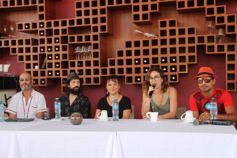 New Crazy Company, ocho músicos que tocarán en la calle 8