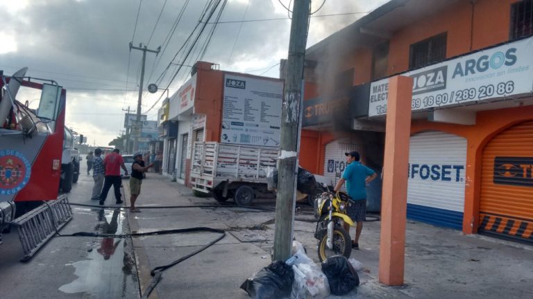 Se incendia comercio en la Región 100