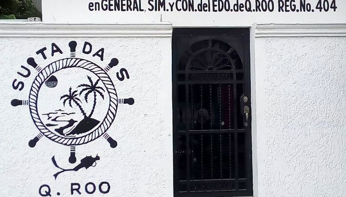 Policías municipales de Cozumel esconden narcomantas