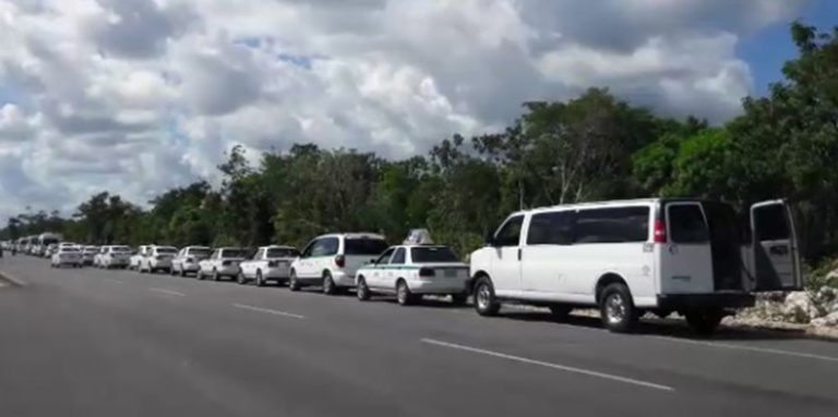 Taxistas encabezan manifestación en la Huayacán