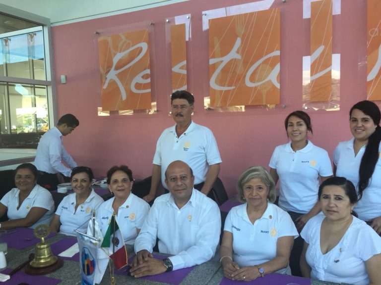 Recibe el Club Rotario Riviera Maya al gobernador de Distrito