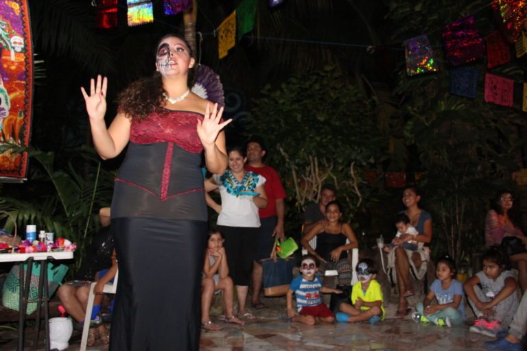 Se presenta “Una Muerte muy Catrina” en el Jardín de Todas